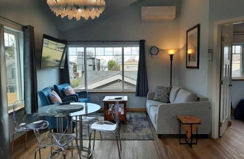 Alki House | Alki Beach Cottage, NEW, 2 bedrooms, 2 bathrooms, near beach, AC, WD, Parking