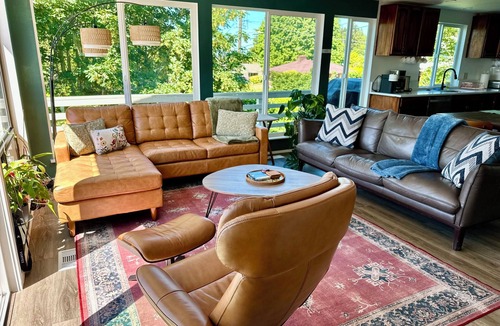 Alki House | Alki Sunset Views+Hot Tub/World Cup Stay