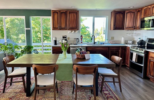 Alki House | Alki Sunset Views+Hot Tub/World Cup Stay