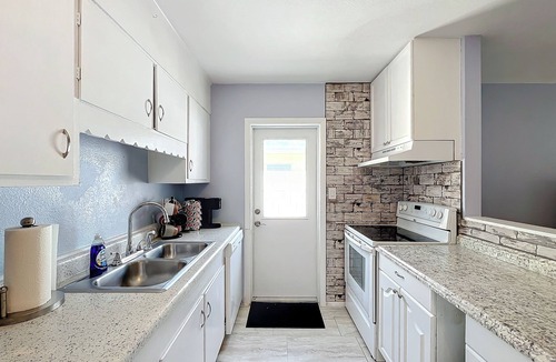 Alta Vista House | Alta Vida, Cozy Duplex Retreat