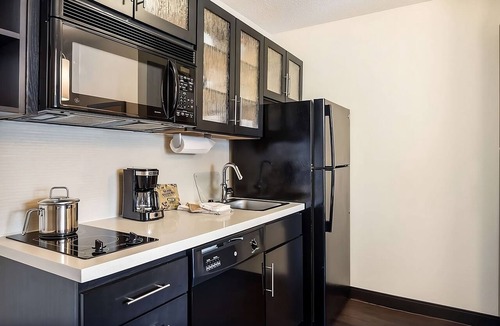 Gahanna Hotel | Always a Great Idea To Unwind! Near Central Park Reserve, Pet-Friendly!