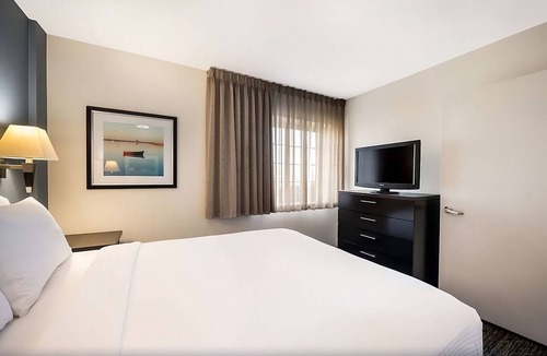 Gahanna Hotel | Always a Great Idea To Unwind! Near Central Park Reserve, Pet-Friendly!