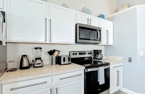 Davenport House | ALWAYS FREE POOL AND SPA HEAT - Disney fireworks from pool/spa, Orange grove