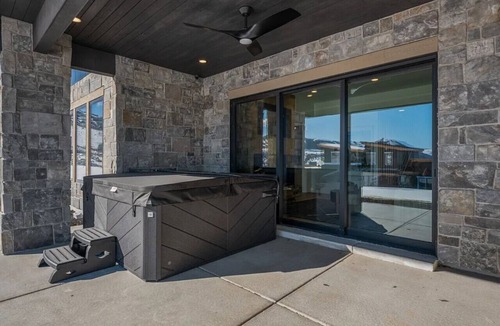 Park City Villa | Amanti Lago Luxury Home - Lake and Mountain Views Near Deer Valley