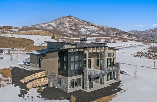Park City Villa | Amanti Lago Luxury Home - Lake and Mountain Views Near Deer Valley