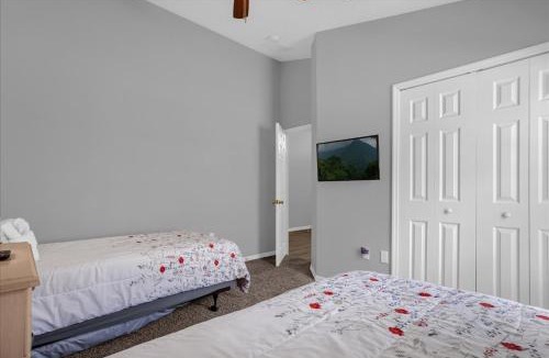 Tivoli Manor Villa | Amazing 4 Bedrooms 3 Bath with private pool, near Disney and Universal!