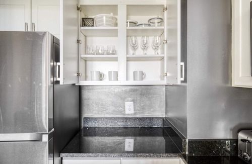 Bluemont Apartment | Amazing Ballston 1BR w/Gym & Pool, near Restaurants, by Blueground