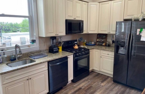 Edmonston House | Amazing Location, 2700 sqft, 5-bedroom, Family-friendly, 1 Mile from DC