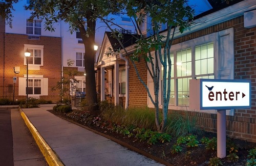 Falls Church Hotel | Amazing Modern Suite in an Excellent Location!