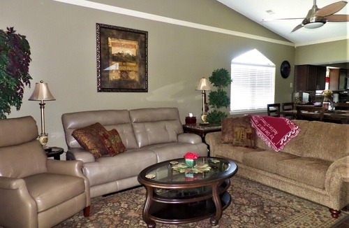 Branson Condo | Amazing Remodeled Luxury Condo-Heart of Branson-Indoor Pool-Large & Affordable