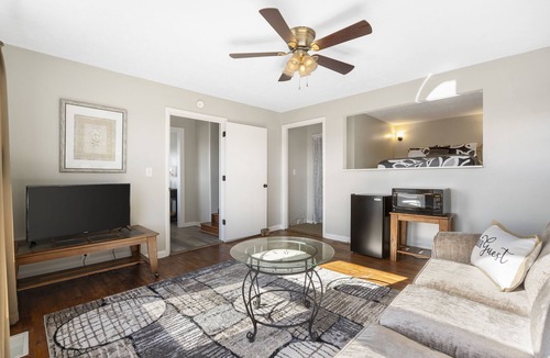 Branson Cottage | "AMAZING RETREAT" Minutes to Downtown Hollister, Branson and Thunder Ridge