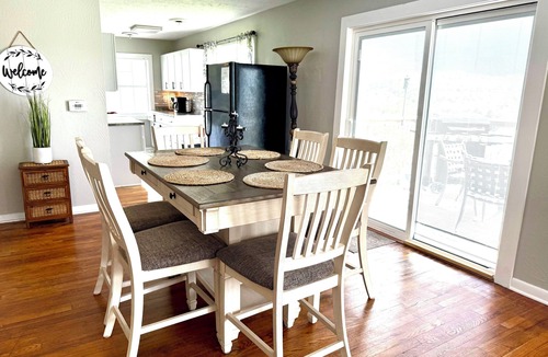 Branson Cottage | "AMAZING RETREAT" Minutes to Downtown Hollister, Branson and Thunder Ridge