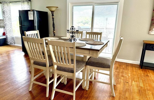 Branson Cottage | "AMAZING RETREAT" Minutes to Downtown Hollister, Branson and Thunder Ridge