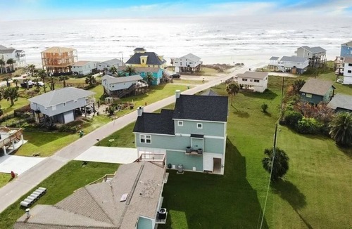Pirates Beach West House | Amazing views of the gulf from the decks. Welcoming open floor plan.