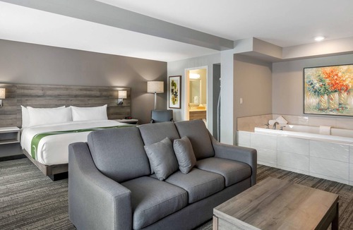 Fredericton Hotel | Amsterdam Inn & Suites, an Ascend Collection Hotel