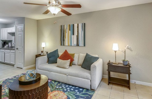 Galveston Condo | Anchor by Pleasure Pier #7: Updated Condo Community, Heart of the City