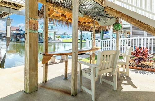 Isla Del Sol House | Anchor Down - Bay & Beach Spot, Fire Pit, Boat Slip!
