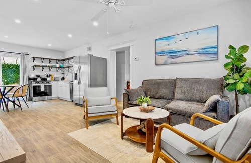 Anna Maria Villa | Anna Maria Island Bungalow with Pool! Across the street from Beach, near Pine Av