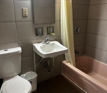 Budlong Woods Hotel | Apache Motel