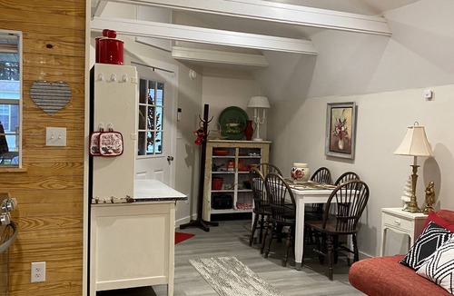 Columbia Cottage | Apple of My Eye! Cozy Cottage in Columbia
