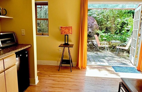 Stevens Apartment | Arboretum Garden Apartment