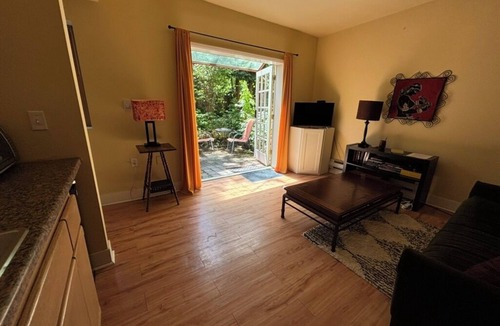 Stevens Apartment | Arboretum Garden Apartment