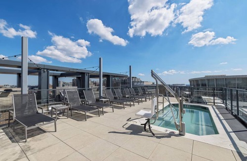 Bluemont Hotel | Arlington Ballston Stay | Rooftop Clubhouse | Steps to Metro & DC Landmarks