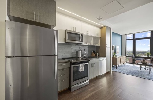 Bluemont Hotel | Arlington Ballston | Work & Play | Pet-Friendly Extended Stay Apartment
