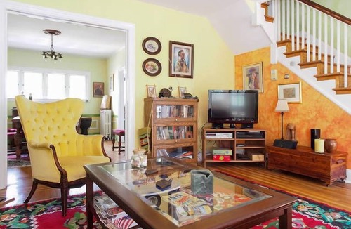 Downtown Baltimore House | Artsy Homey Rowhouse, 3bdrm & office, quiet urban area, free parking, fast WiFi