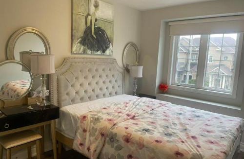 Markham Villa | askouw
