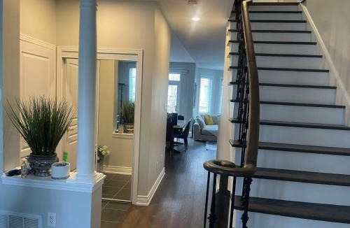 Markham Villa | askouw