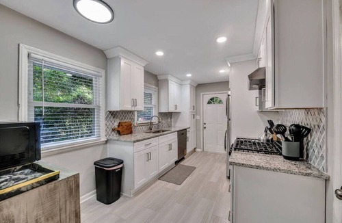 Forest Park House | ATH-Charming ForestPark 2mi from Interstat (stony)
