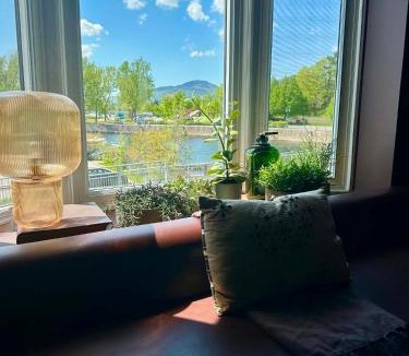 Magog Hotel | Auberge des Cantons
