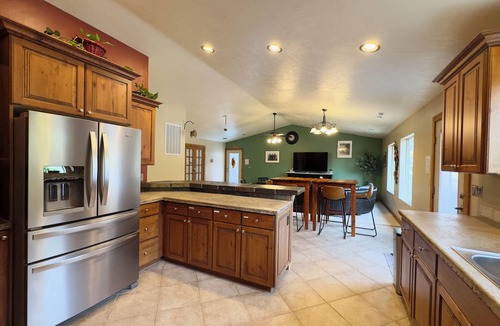Zion National Park South Entrance Apartment | Avail 4th of July! Big Patio, BBQ & outdoor dining. Walkable, right downtown!