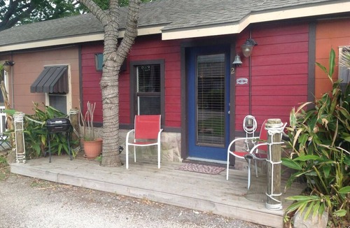 Bacliff Cottage | Awesome cottage on shared waterfront property w/275' pier, pool & hot tub