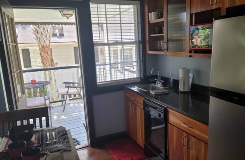 Beach Institute House | Awesome Downtown Condo with Pool!