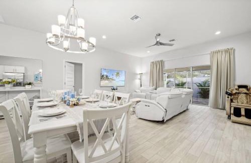 South Venice Villa | Azure Relaxing Escape Villa | Private Pool & Spa