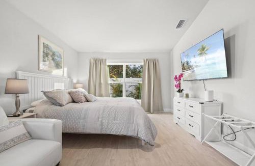 South Venice Villa | Azure Relaxing Escape Villa | Private Pool & Spa