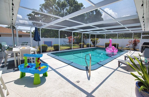 Whitfield House | Baby/Kid Friendly-Close to Beach/Downtown-Heated Pool-Fire Pit-Game Room