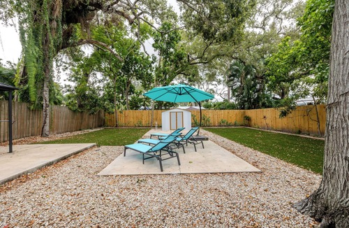 Park East House | Backyard Breakaway - Shady paradise in the middle of Sarasota