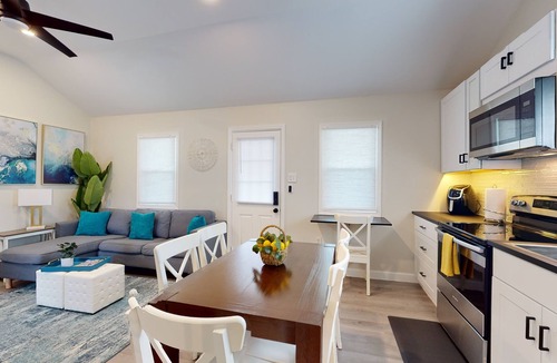 Chesapeake Beach Cottage | Bahia Breeze - Beachfront Cottage