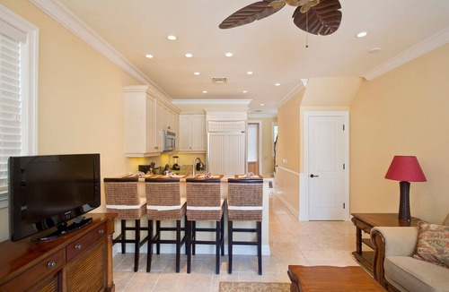 Truman Annex House | Banyan Court downtown condo- 2 bedroom, 2 bath, walkable, parking, pool