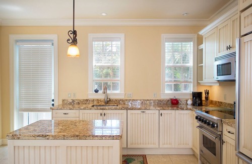Bahama Village House | Banyan Court downtown condo- 2 bedroom, 2.5 bath, walkable, parking, pool