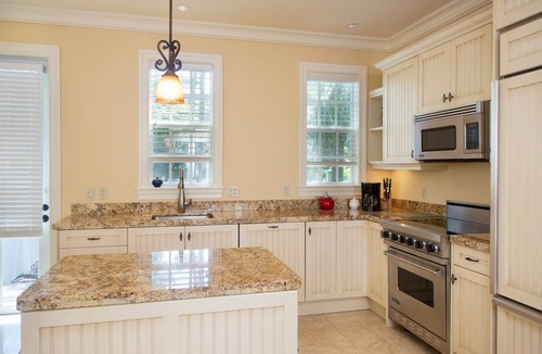 Bahama Village House | Banyan Court downtown condo- 2 bedroom, 2.5 bath, walkable, parking, pool