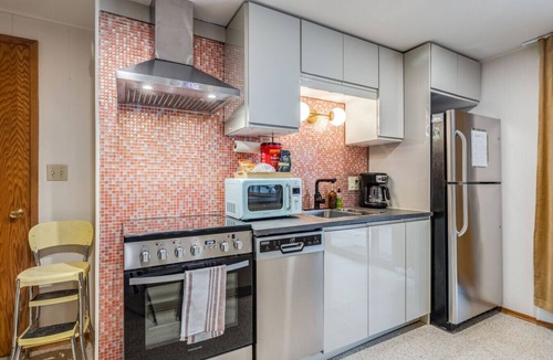 Seattle Metro Area House | Basement Apartment with Speakeasy & Hot Tub