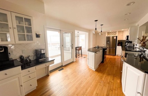 Villas House | Bayview Sands - Modern, Pet Friendly, 6 BR/3BA on the Water!