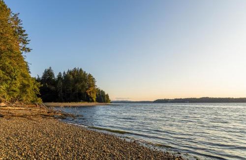 Anderson Island House | Beach Access & Views: Secluded Anderson Island Gem