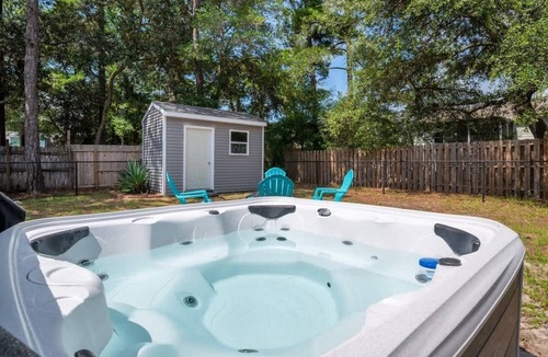 Tranquil Harbour Cottage | Beach Break Bungalow: Cozy Cottage with Hot Tub & Fire Pit - Dogs Welcome!