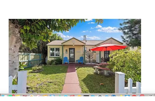 Madeira Beach Cottage | Beach Cottage - Renovated in 2025 & 30 seconds to the sand !