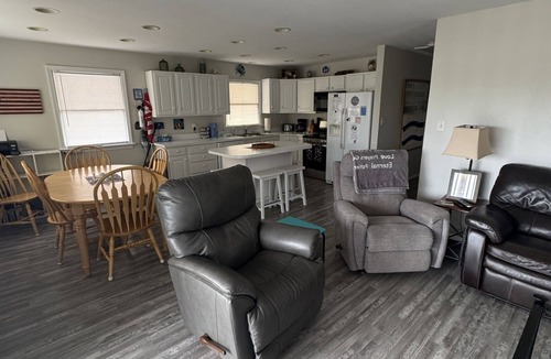 Kill Devil Hills Cottage | Beach Cottage, 3 min walk to Beach Kill Devil Hills with WiFi, AC, Hot Tub